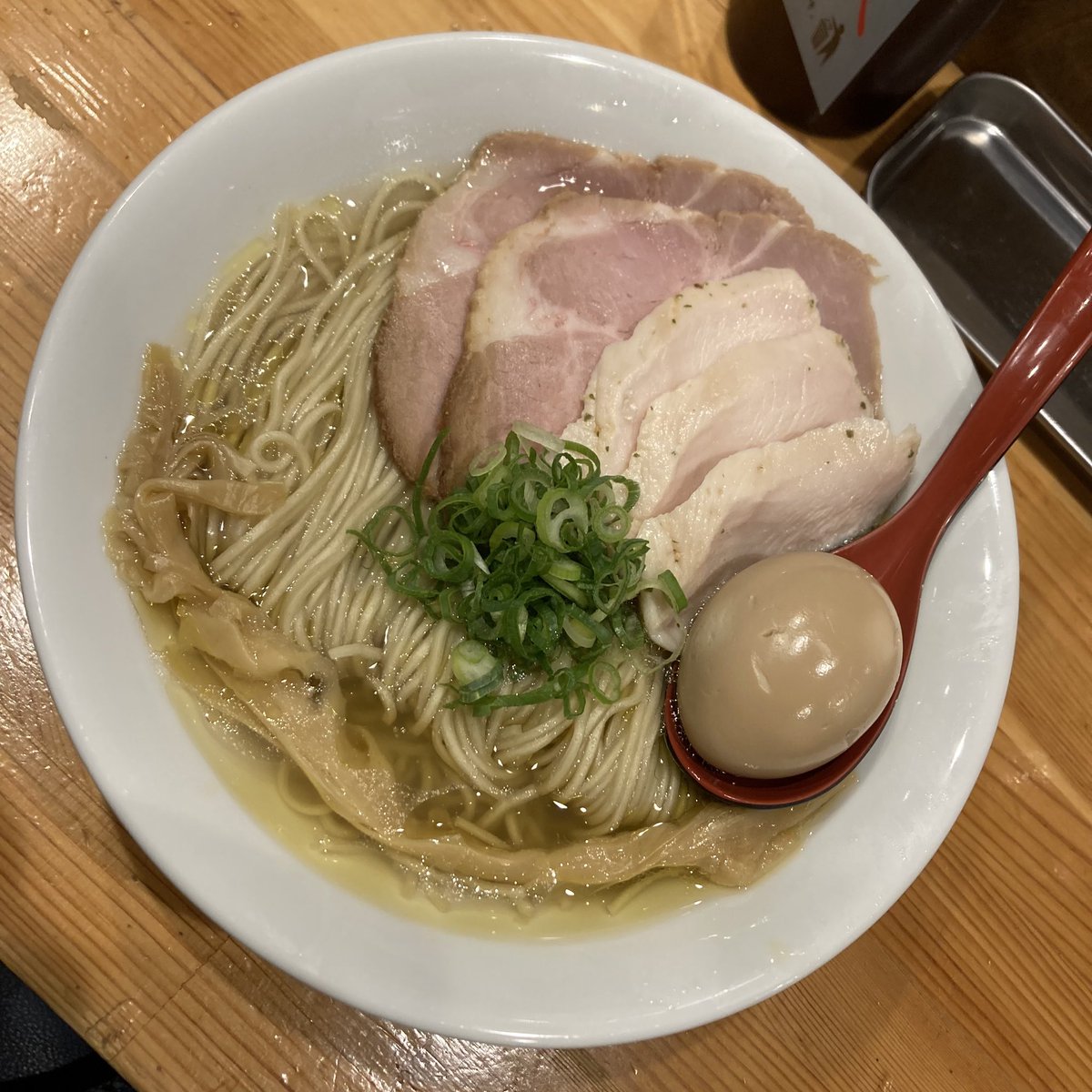 ho41it's tweet photo. うまーーい
いつもはコッテリ系のラーメンだけどここの塩うまい！ https://t.co/x2etnza0E8