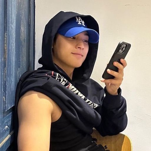 hi i'm raven, looking for moots

- he/him, filo, not a minor
- not new to #stantwt #kpoptwt
- lf carat moots but any fandom is welcome

♡ / ↻ to be moots