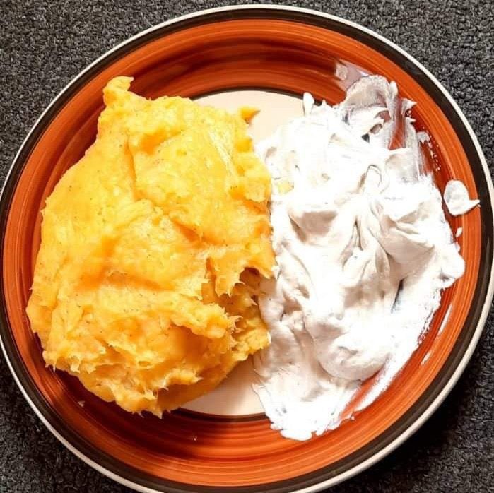 Explore__Uganda's tweet photo. Uganda boosts of good food too. Choose your favorite: Matooke and Mukene or Matooke and eshabwe. #mukene #eshabwe #ExploreUganda https://t.co/lt1t68ZJka