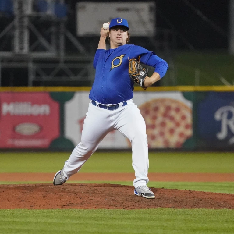 ProspectJP's tweet image. ネイサン・ウェッブ（RHP）がBAL入り。16年ドラフト34順。21年にストレートが大きくパワーアップし注目株へ。100マイルのストレートとスライダー主体のKマシーン。マイナー6年でK/9＝10.1。2A以上ではコマンドのアバウトさからスランプ気味。23年はSTでTJを受けシーズン全休。 #mlbjp