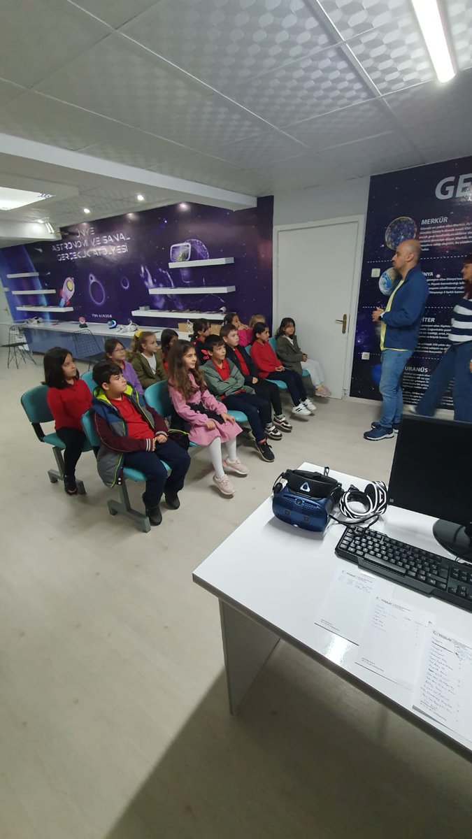 unyemilliegitim's tweet photo. Fevzi Çakmak İlkokulu öğrencilerimiz Astronomi ve Sanal Gerçeklik Atölyemizi  ziyaret ederek çeşitli etkinlikler yaptılar ve sanal gerçeklik gözlükleri ile keyifli bir deneyim yaşadılar. https://t.co/crwlyR1qte