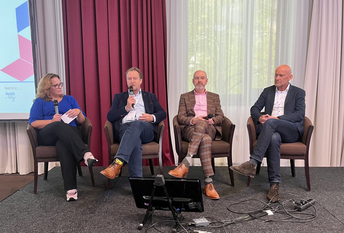 Smart Workspace Design tweet media