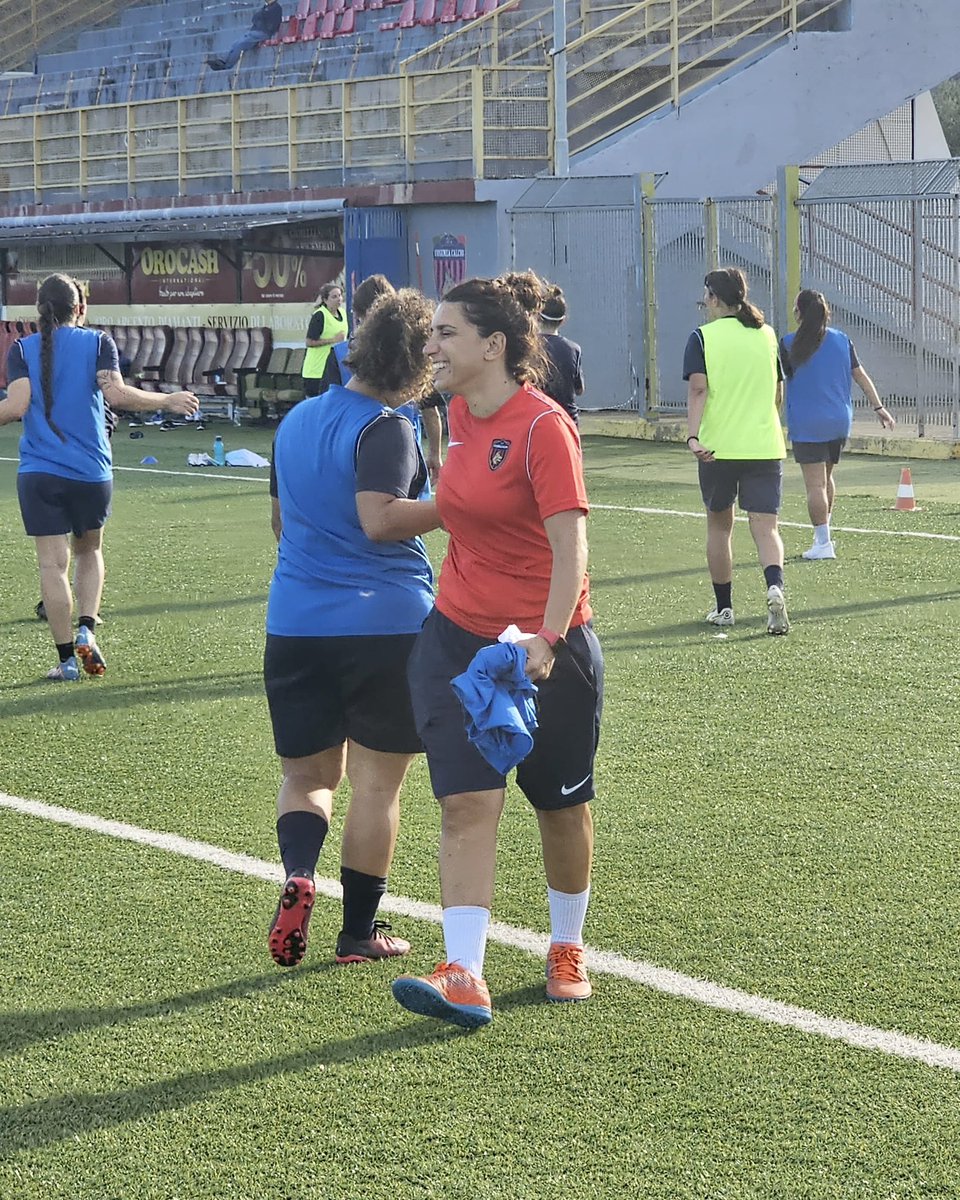 CosenzaOfficial's tweet photo. Cheeeeese 📸🐺

Siamo andati a trovare le nostre ragazze. Il gruppo guidato da mister Paola Luisa Orlando sta preparando al meglio la nuova stagione ♥️💙

#ForzaLupe https://t.co/UZSDwcHEKN