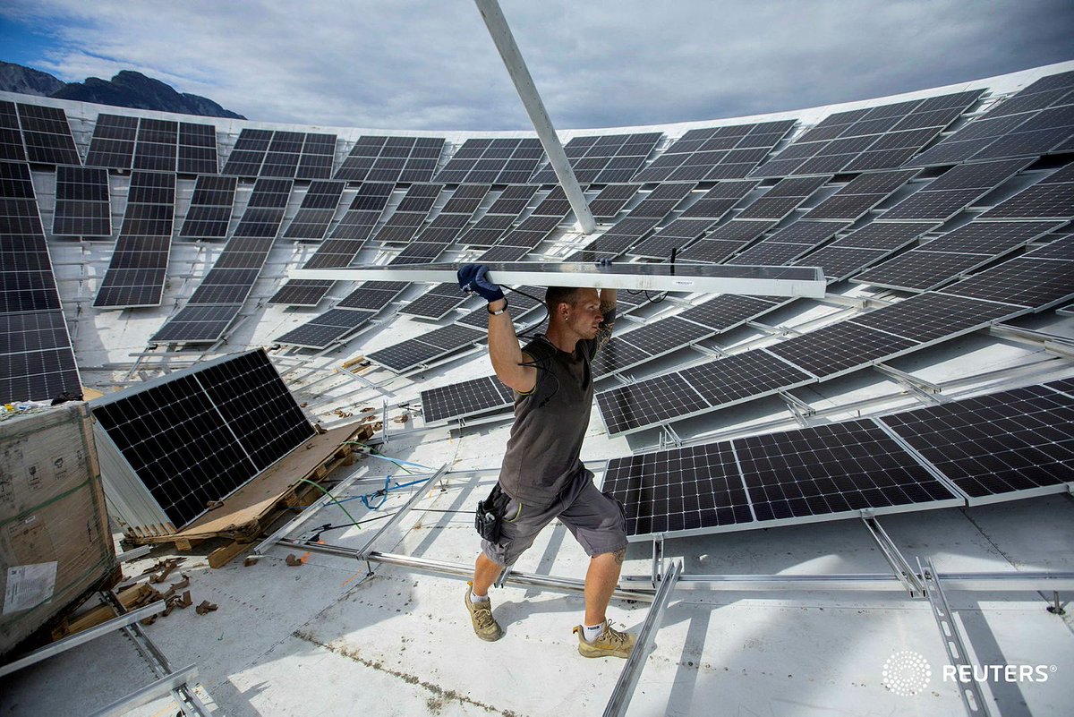 denisbalibouse's tweet photo. Installation of solar panels by the swiss company CKW in the satellite dish at the LTDC in Leukemia #energycrisis #workingatTR https://t.co/Z4iaLnYIOJ