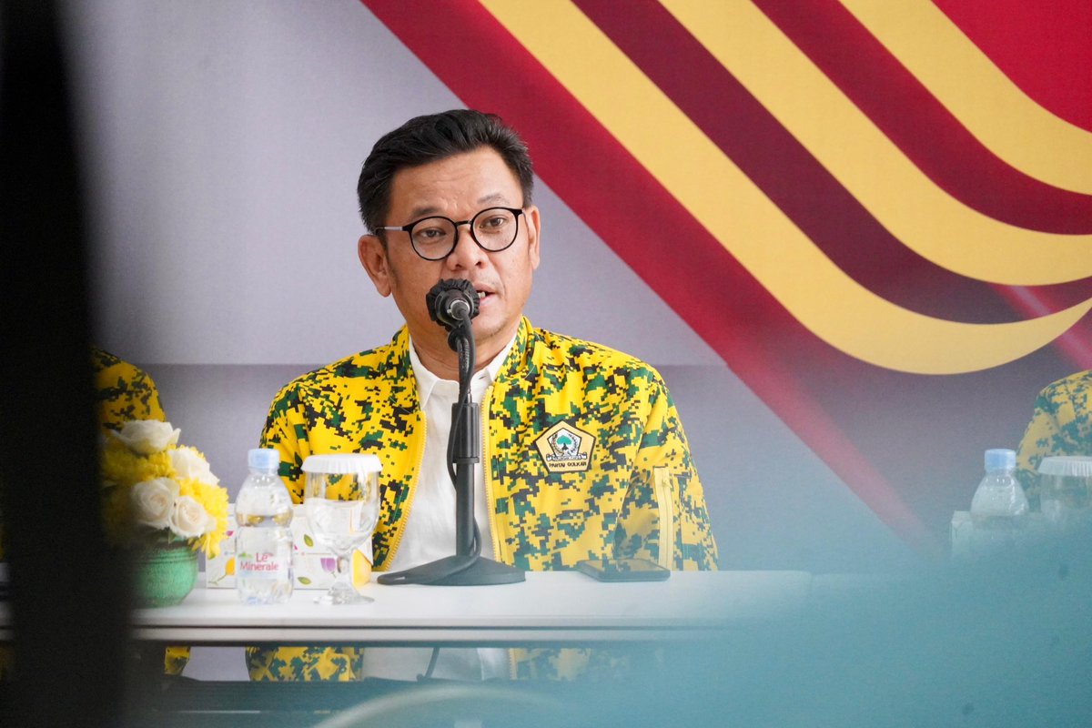 golkar_id's tweet photo. DPP Partai Golkar bekerja sama dengan Panitia penyelenggara HUT ke-59 Partai Golkar menggelar konferensi pers sosialisasi rangkaian kegiatan acara dalam rangka memeriahkan Hari Ulang Tahun partai Golkar. (19/10).

#GolkarIndonesia #AirlanggaHartarto #PartaiGolkar https://t.co/RVkHMWReTK