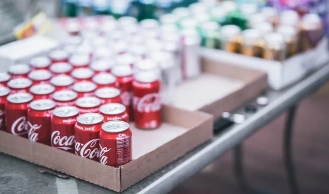 Coca-Cola'nın Türkiye'de sadece 2023 yılının ikinci çeyreğinde 23 milyar liralık satış geliri elde ettiği açıklandı. Satış gelirleri bu dönemde %58 artış gösterdi.
Tam 23 milyar lira satış geliri...
Sokağa dökmekle olmuyor.
Gerçeklerle yüzleşmemiz gerekiyor.
#NeİçtiğiniziBilin