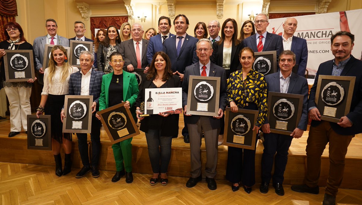 La Denominación de Origen La Mancha @vinodelamancha hace entrega de los premios Vino y Cultura 2023. Los premios y los premiados, en este artículo: alamanchamanchega.com/entregados-los…

#VinodeLaMancha #DOLaMancha #VinoyCultura #LaMancha #ALaManchaManchega