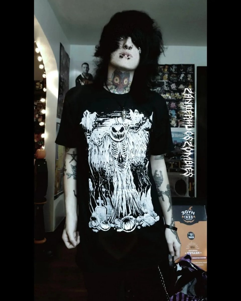 VampireFreaks's tweet photo. We just luv this pic of @zanderhugszombies rocking our Pumpkin Reaper Tee! Just in time for spooky season! ππ»π¦
#SpookyTee #VampireFreaks #PumpkinReaper #SpookySeason #SpookyFashion #Emo https://t.co/98lUgD2oWj