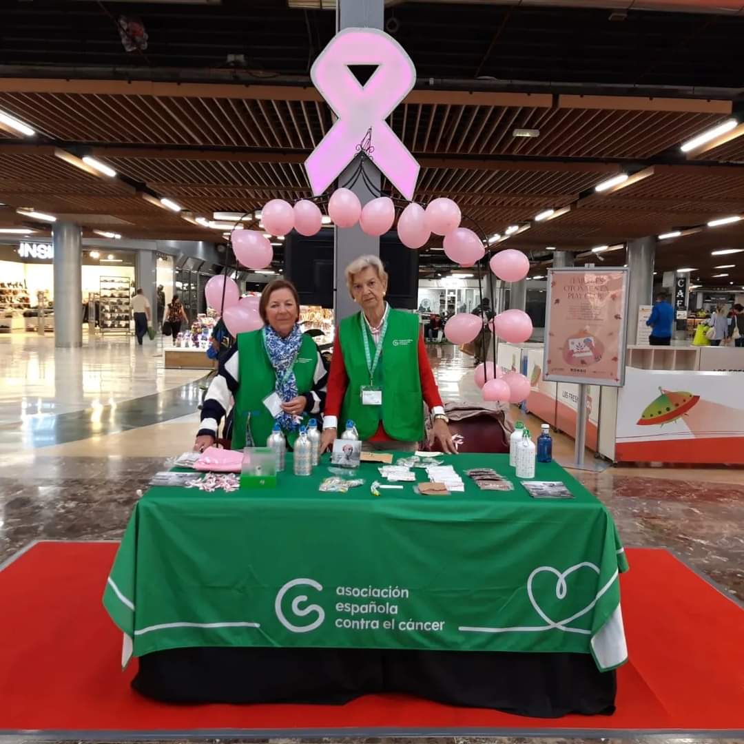 Hoy, 19 de octubre, Día Mundial Contra de Cáncer de Mama Estamos en El Centro Comercial Los Fresnos de Gijón. 💟 #ElRosaEsMásQueUnColor #ContraElCáncerAsturias