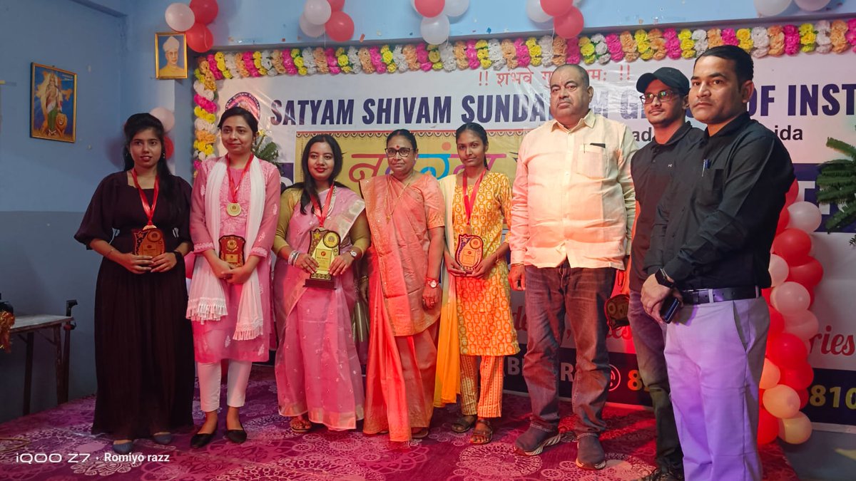 SiihsCollege's tweet photo. @ncteDelhi 
@EduMinOfIndia 
सुन्दरम इंटरनेशनल इंस्टिट्यूट ऑफ़ हायर स्टडीज गौरीचक पटना -07
बी० एड० सत्र 2021-23 द्वितीय वर्ष के सफल छात्रों को अछे अंक प्राप्ति के उपरांत संस्था प्रमुख (chairman) के द्वारा सम्मानित किया गया | https://t.co/0HfvA43yJb