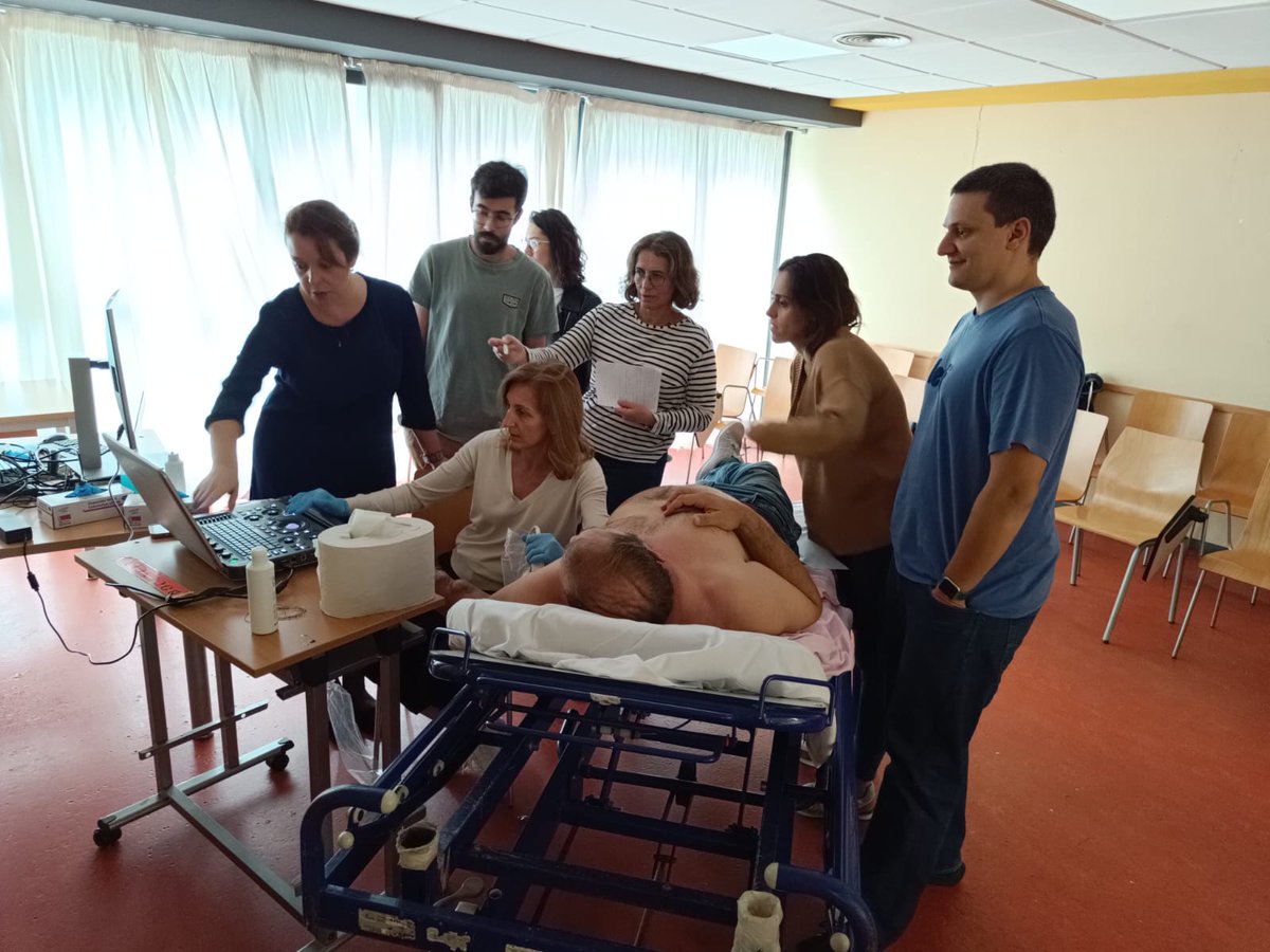 Continuamos con la parte práctica del taller de Ecografía en Nefrologia <a href="/NefroGalicia/">Sociedad Gallega de Nefrología - SGAN</a> <a href="/AstraZeneca/">AstraZeneca</a> #POCUS #VEXUS #Accesovascular