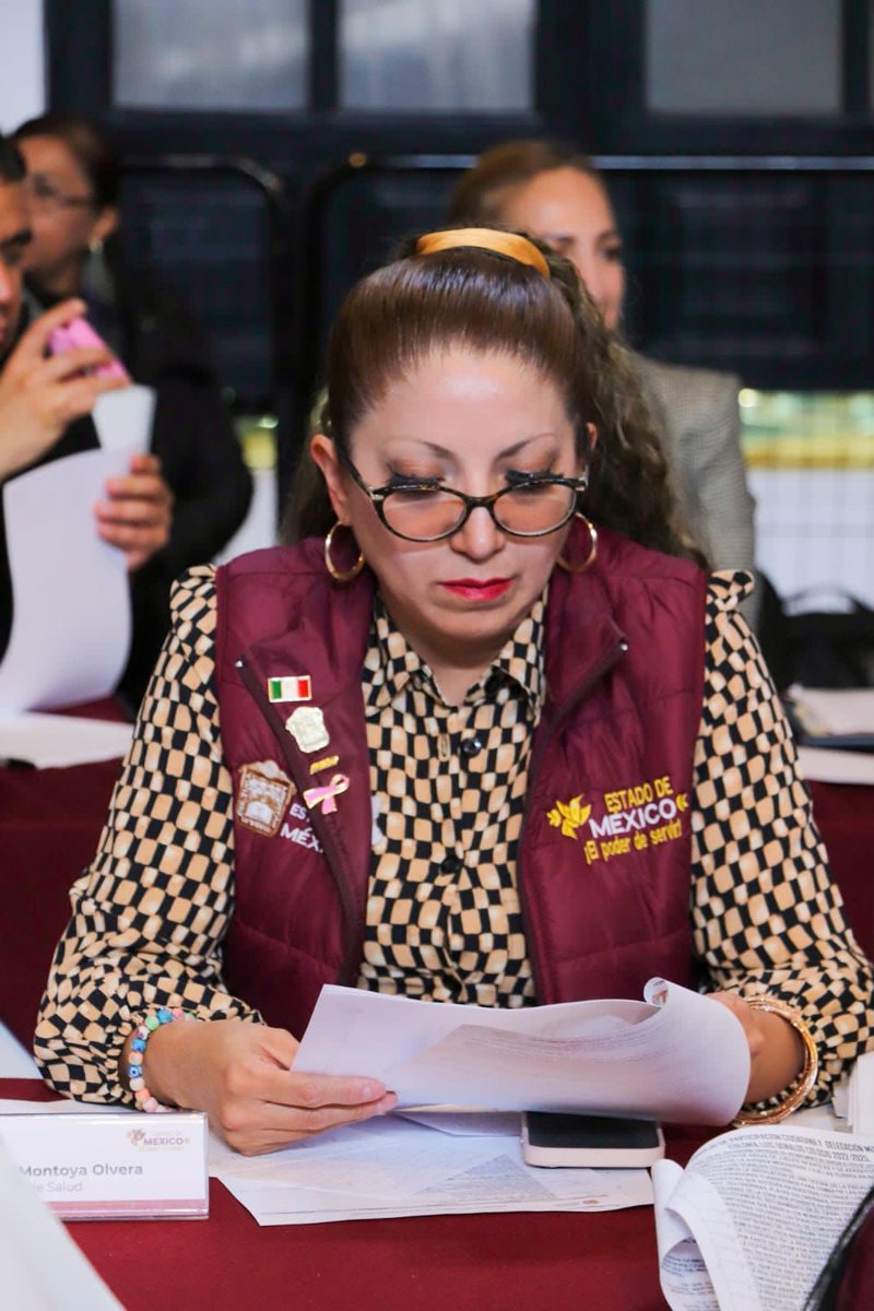 SaludEdomex's tweet photo. Se cumplieron ya trece horas de trabajo continuo en la primera #AudienciaCiudadana,de la Gobernadora @delfinagomeza; escuchamos personalmente a los mexiquenses que nos comparten sus necesidades en salud. Acercaremos los servicios de salud con calidad y humanismo.
#ElPoderDeServir https://t.co/yKc1HfF1sA