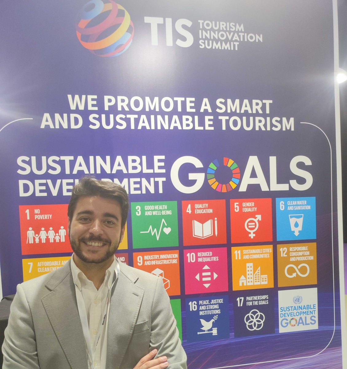 ¡Día 2 del #TIS2023! 🚀 Hoy, nuestro CEO @CarlosCorri11 se ha desplazado a @tissevilla para descubrir las nuevas tendencias que están impulsando el sector turístico. 🌏✈️ Si te encuentras en el evento, ¡no dudes en venir a conocernos!