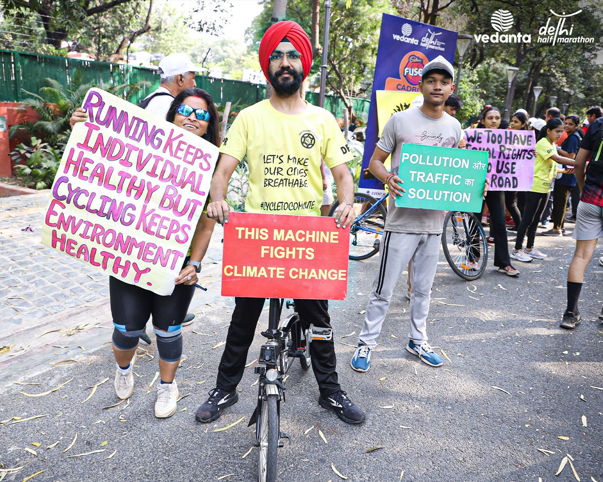 DelhiHM_'s tweet photo. Look what our cameraman spotted 📸🔥

Delhi Pedalers and Runners had some unique cards on route with a strong message during #VedantaDHM23 ❤️

#RangDeDilli | @dalipsabharwal | @DPRdelhi https://t.co/5JRWWMq03m