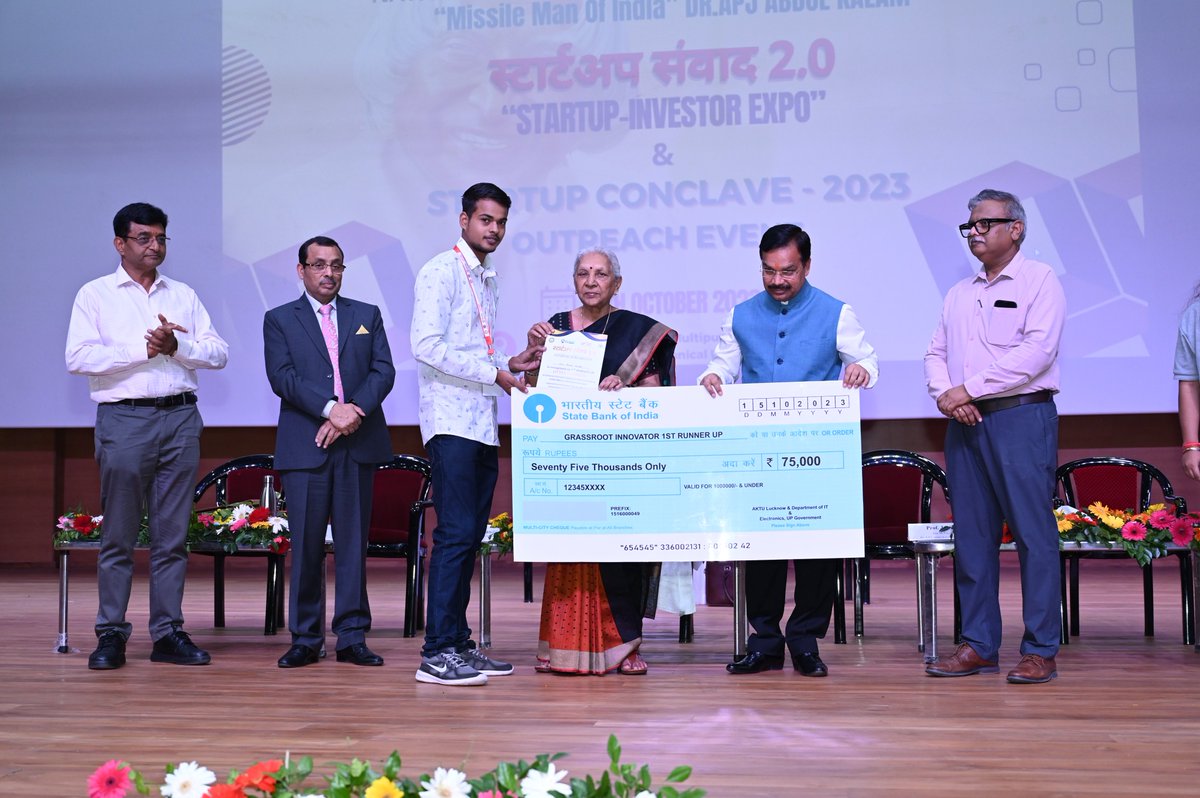 InnovationHubUP's tweet photo. स्टार्टअप संवाद 2.0 Startup-Investor Expo
#Congratulations to the winners in #Grassrootinnovators category

Rewarded by Honorable @GovernorofUp 
WINNER- Rajkumar Mishra
1st Runner-Up- Prince Kumar
2nd Runner-Up- Rohit Maurya
Consolation Prize- Subhash Patel &amp; Aryan Prasad https://t.co/q02XdDTZRY