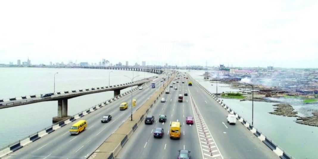 Austynzogs's tweet image. @Gidi_Traffic The FG has announced closure of #3RDMB  starting from midnight of Saturday, Oct. 21 to midnight of Sunday Oct. 22 to carry out repairs.The FG said it was ready to begin comprehensive rehabilitation works on the bridge starting with repairs of the critical portions