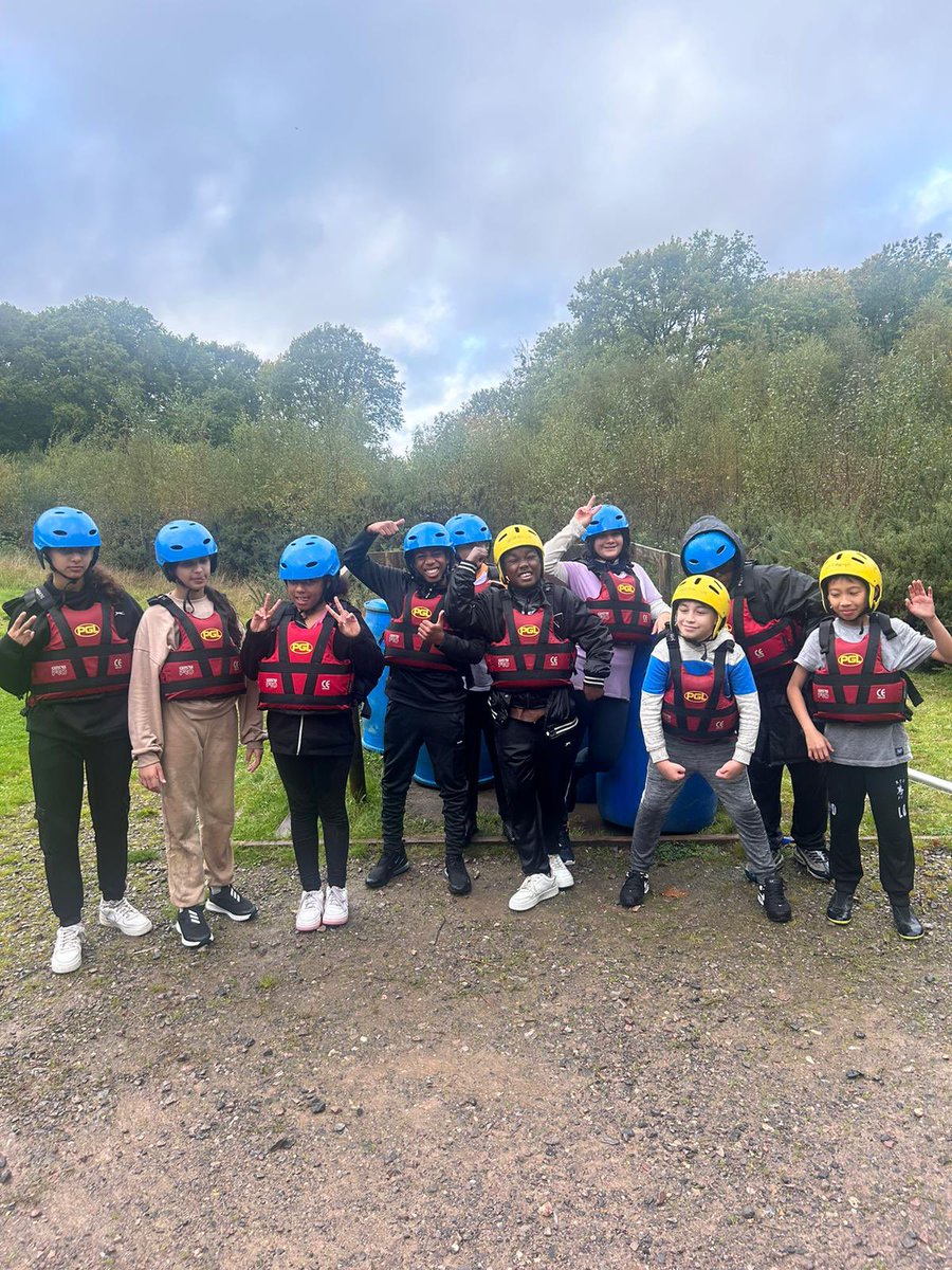 Normand_Croft's tweet image. We worked in teams to build a raft before testing their effectiveness on the water. #pglfun