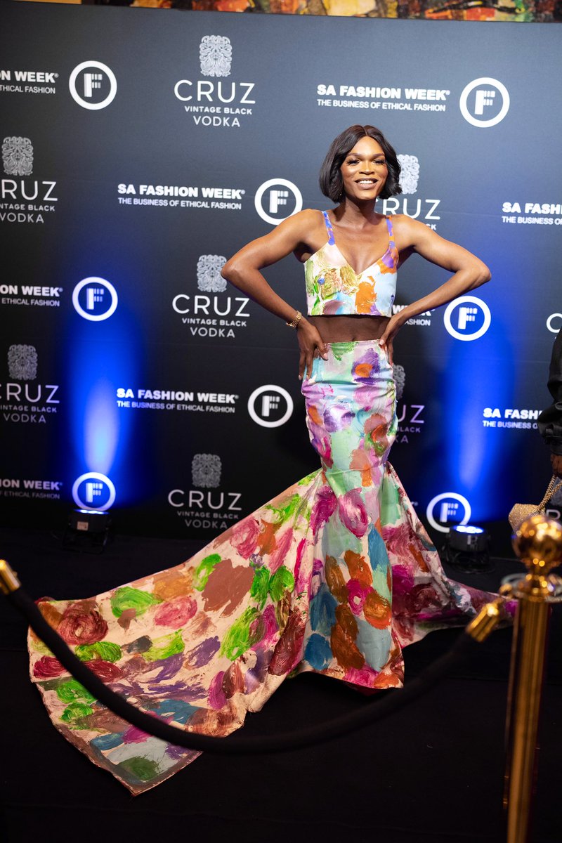 YayaRSA's tweet photo. Last night we attended #CRUZSAFW opening party, the theme was New York, those in theknow, would know, New York is the art capital of the world, I thought let me bring art to the people wearing hand-painted @queer_comfort custom painted by myself.

Glam: @MissBoene https://t.co/WHbyJ7zQwF