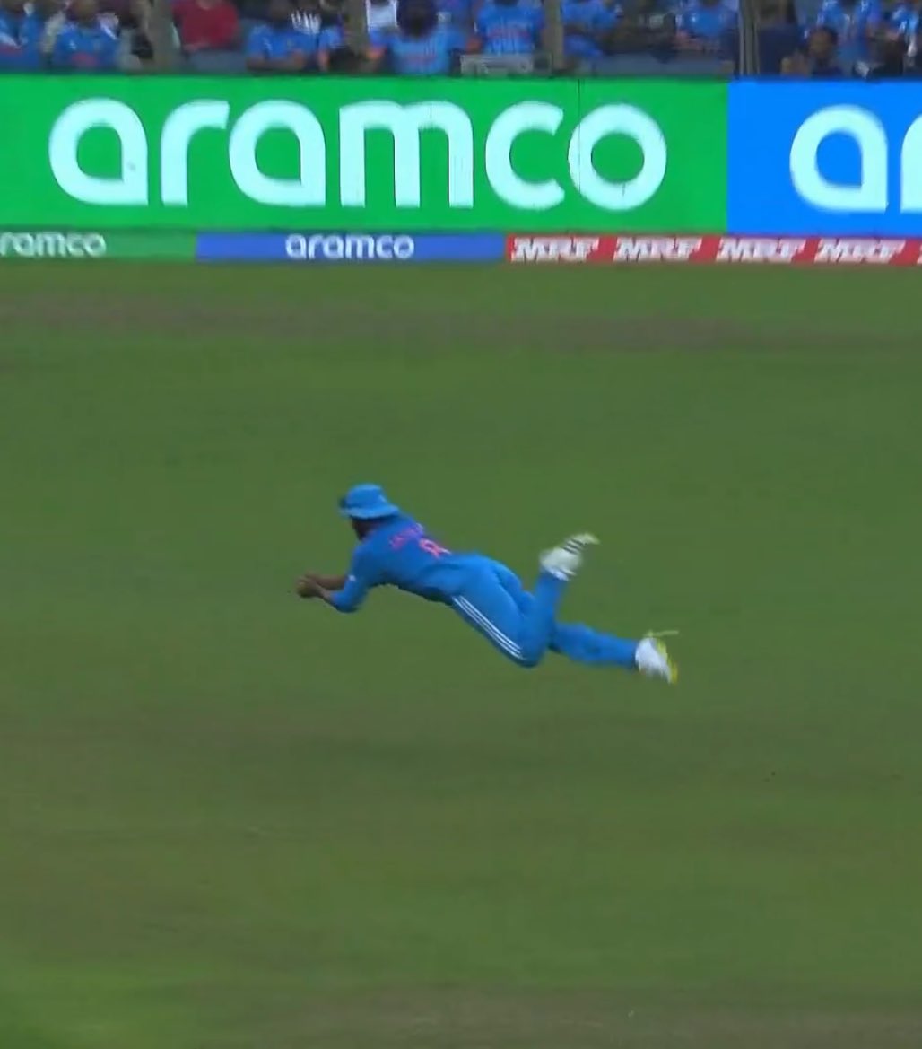 anuragsinha1992's tweet image. #IndvBan Sensational...

Diving catch by Jadeja... Catch of the tournament..

Mushfiqur Rahim OUT!!

Bumrah Strikes!!