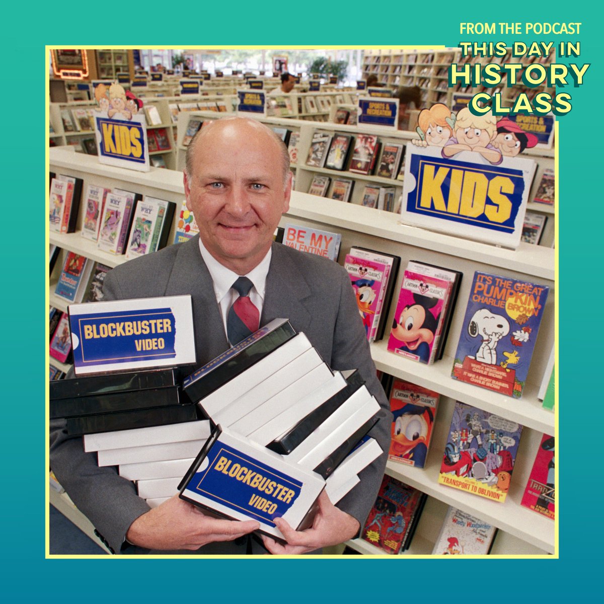 TDIHCshow's tweet photo. On this day in 1985, the first Blockbuster video rental store opened in Dallas, Texas.

#Blockbuster #VideoRental #VHS #VCR #DVD #Movies #MovieRental #LateFees #PopCulture #Retail #TDIHC #ThisDayInHistory #TodayInHistory #OnThisDay #October19

Listen now:
https://t.co/NwrmzOv8vD https://t.co/VIy0RGYMBS