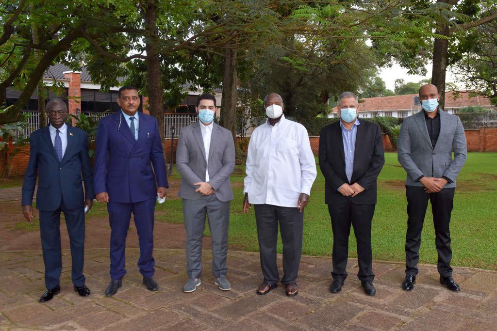 CoinsCenter's CEO Arman Nalbandjan met with His Excellency President Museveni of Uganda 🇺🇬, as part of our ongoing campaign to introduce new crypto regulations in the country and establish the CoinsCenter exchange and education platforms. 

#crypto #CryptoNews #Bitcoin #Africa