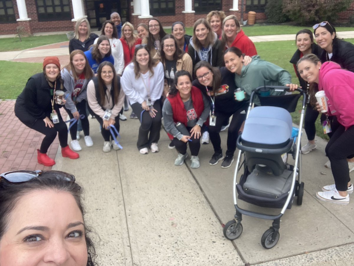 Walk to school Wednesday at SB! 🚶‍♀️🚶‍♂️#hvrsd <a href="/StonyBrookES/">StonyBrookES - Official Account</a>