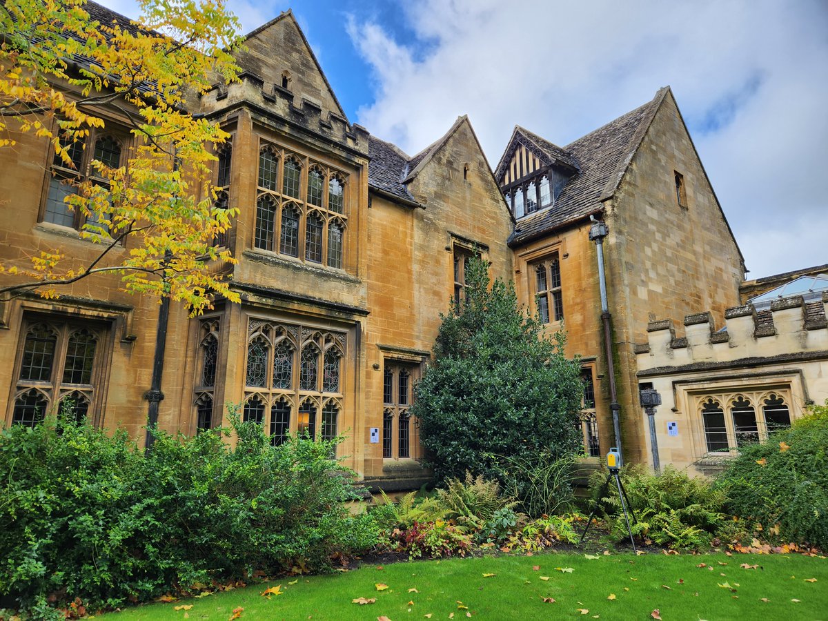 Laser_Surveys's tweet photo. Our surveyors in Oxford are scaling new heights - quite literally! They're utilising our extendable tripod paired with the Trimble X7, allowing us to efficiently capture data in several challenging locations. 📏

#laserscanning #surveying #trimblex7 #oxfordshire #oxford #tripod https://t.co/oNBYdb1cPL