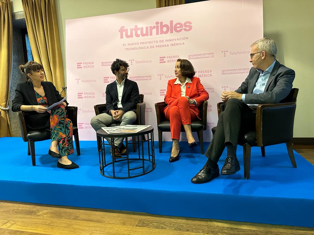 Hoy estamos con <a href="/Telefonica/">Telefónica</a> en Santiago, en una jornada más de #Futuribles organizada por <a href="/elcorreogallego/">El Correo Gallego</a>. Manuel Alonso (d), director Territorio Norte, ha participado en la mesa de expertos sobre la "Digitalización de procesos para mejorar la competitividad y la eficiencia".