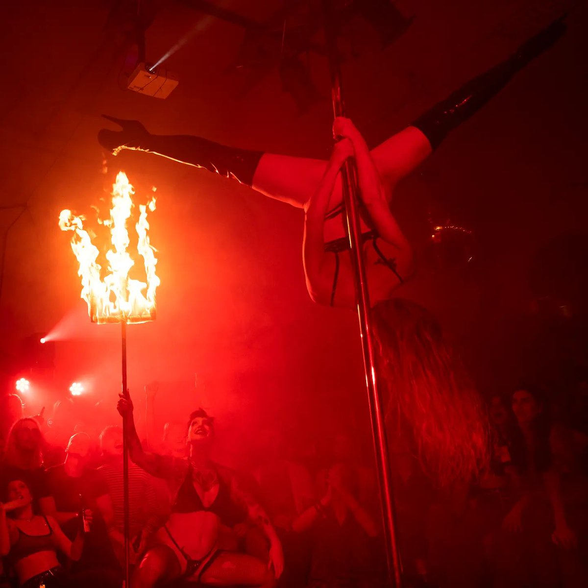 💥 Your ticket to an edgy interactive nightlife awaits on 27th/28th October <a href="/dynamo_ehv/">Dynamo Eindhoven</a>. Ride the wave of design-driven dazzle into the early hours with our fabulous performers. Tickets are a tap away! Ready to party with purpose? 🙌 striptopia.com #ddw #ddw23 #eindhoven