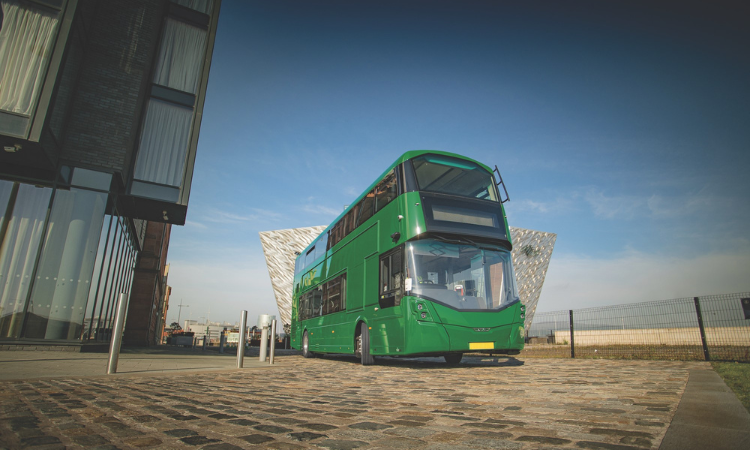 GreenEconWales's tweet photo. HYDROGEN IN WALES🏴󠁧󠁢󠁷󠁬󠁳󠁿

Leading bus manufacturer @Wright_bus  showcased the capabilities of hydrogen and its part in the UK’s net zero ambitions at a show hosted by @HyCymru and held in Wales last week.

#hydrogen 

MORE⬇️
https://t.co/lcGut1Wl7E https://t.co/IdUtnIOS34