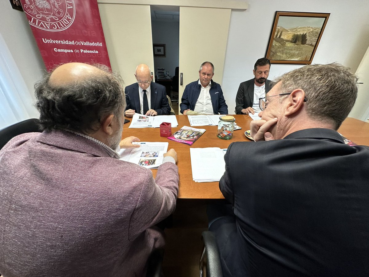 YoungForesters's tweet image. Hoy tenemos en el @UVaPalencia a @jlvallejo @juantomas @sngular junto a @fbravo_SFM @ETSIIAAPalencia y Enrique Baeyens Lázaro, Vicerrector de Investigación de la @UVa_es en la evaluación anual de la Cátedra #SMARTGlobalEcosystems

#somosIUFOR #SoyForestal #DataForest #Forestry