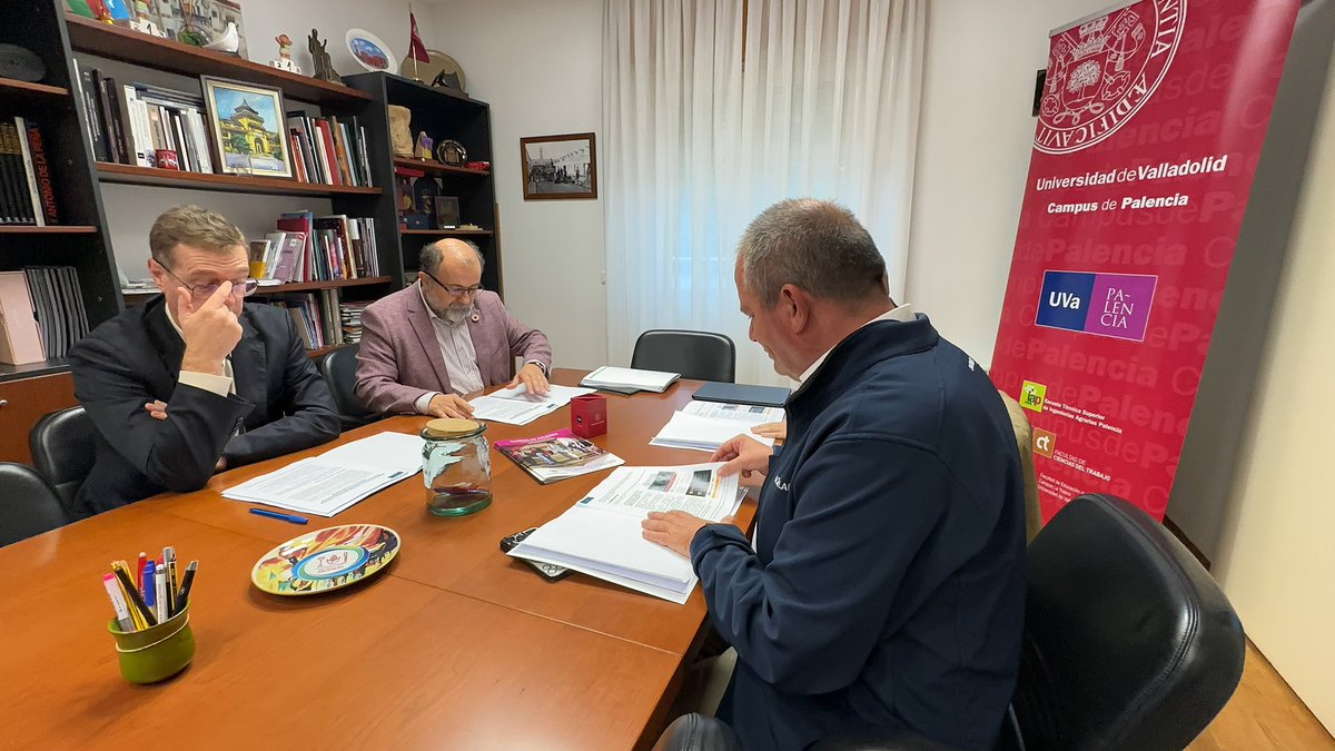 YoungForesters's tweet image. Hoy tenemos en el @UVaPalencia a @jlvallejo @juantomas @sngular junto a @fbravo_SFM @ETSIIAAPalencia y Enrique Baeyens Lázaro, Vicerrector de Investigación de la @UVa_es en la evaluación anual de la Cátedra #SMARTGlobalEcosystems

#somosIUFOR #SoyForestal #DataForest #Forestry