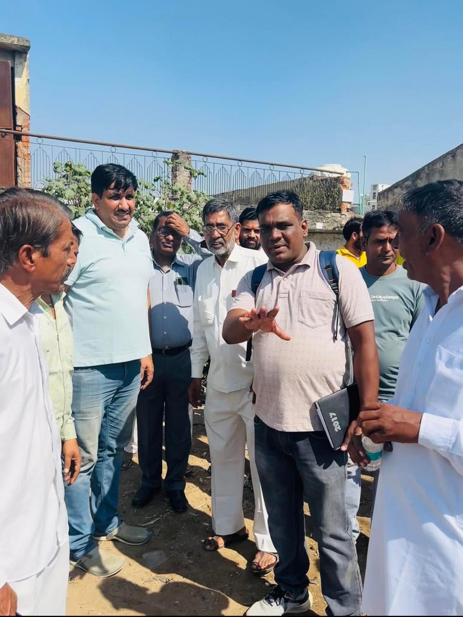 Sunillakra007's tweet photo. आज रामा विहार कॉलोनी में सभी जन समस्याओं के लिए #DelhiJalBoard, #TataPower, #FloodDepartment, #IGLGas और #SewerDepartment के  सभी सरकारी अधिकारियो के साथ दौरा किया.

@Sunillakra007 
@DharampalLakra 
#ArvindKejriwal 
#ramavihar 
#mundkavidhansabha https://t.co/UfrfK4ONhh