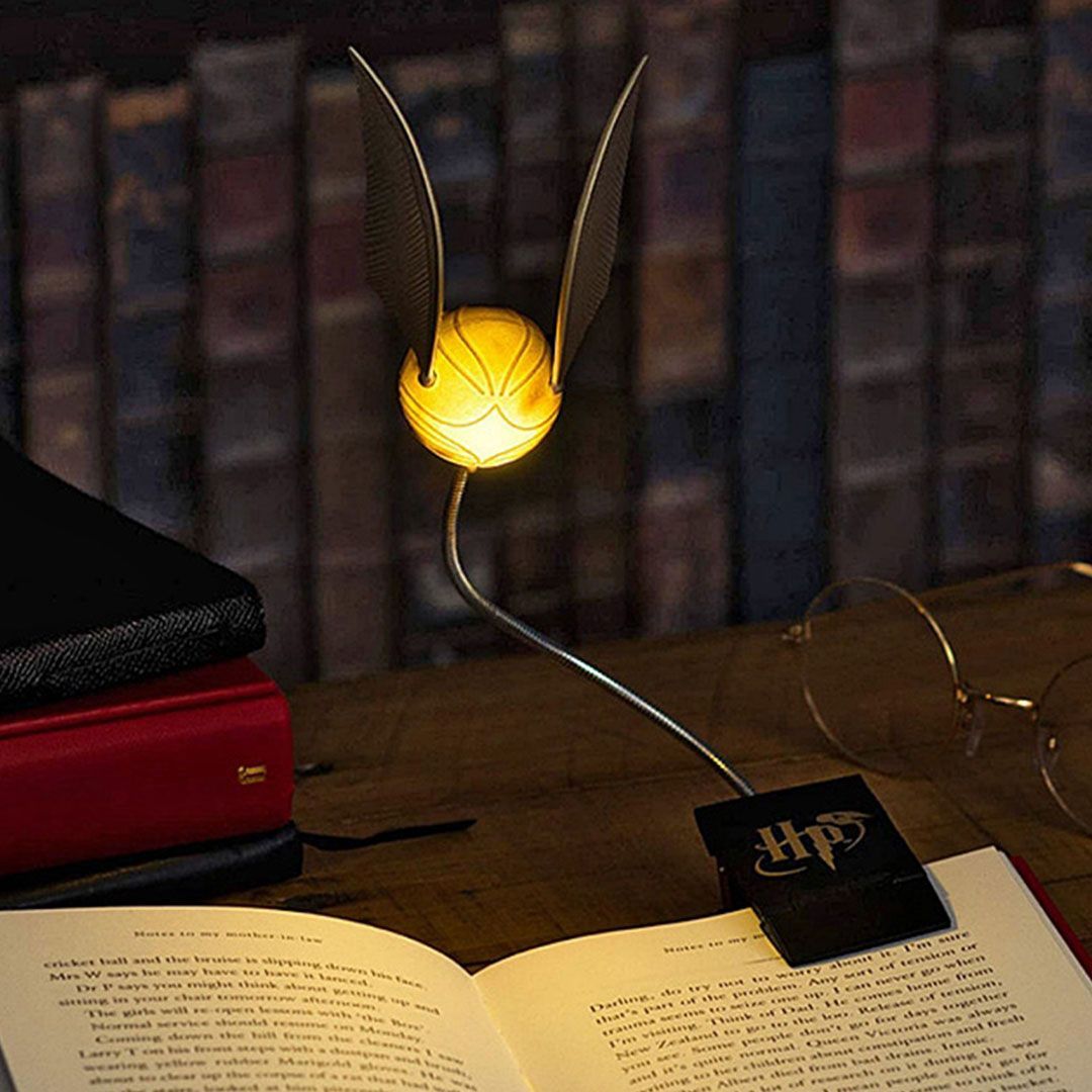 ZatuHome's tweet photo. Are you struggling to find some early Christmas presents? This Golden Snitch Light clip is perfect for any potterhead or book worm! 

Shop now at Zatu Home and start ticking off your xmas list!

#harrypotter #golden #snitch #zatuhome #christmas https://t.co/eXKJdzKEoy