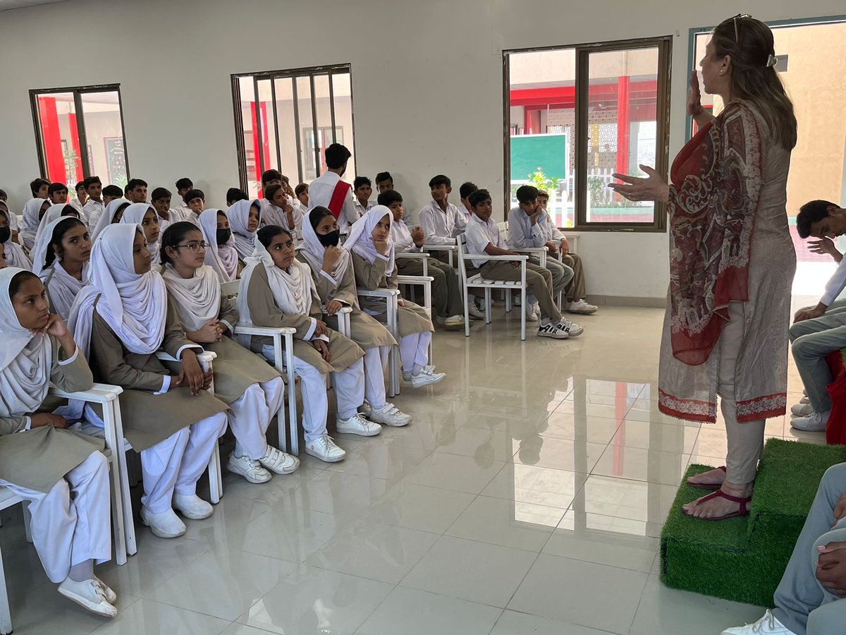 SZABISTZABed's tweet photo. Director SZABIST ZAB-ed, Ms. Lubna Khalid, conducted a session for Grade VIII to X students at PSP Nawabshah. 📚👩‍🏫 #EducationalSession #StudentEngagement #PSPSchoolLarkana #peoplesschoolnawabshah  #SZABISTZABed #zabed #sindheducationfoundation #GovtofSindh  #Nawabshah https://t.co/7GqIi4uk6v