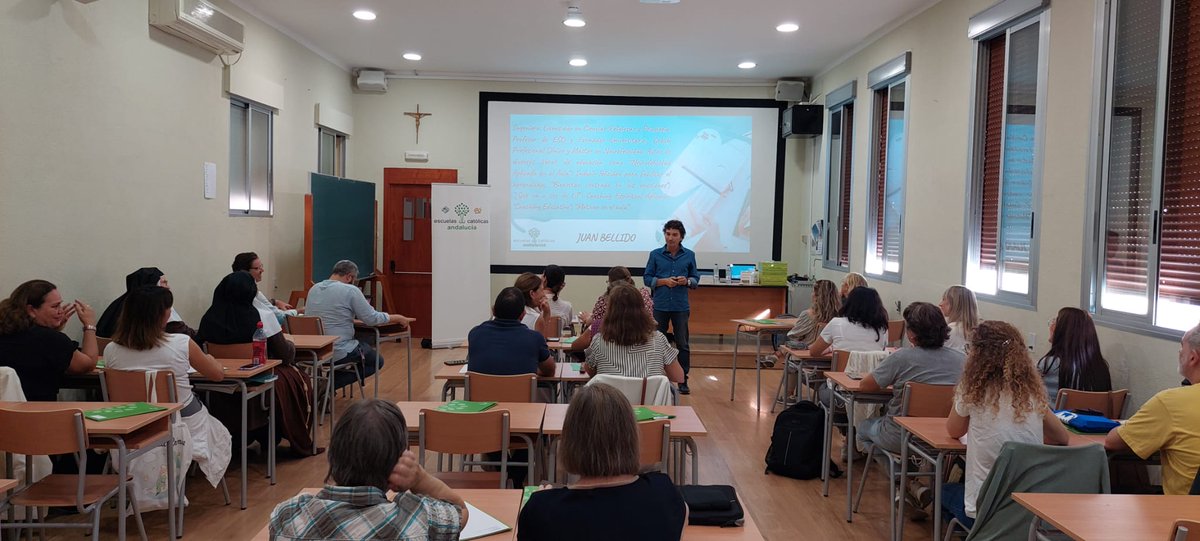 EC_Andalucia's tweet photo. 👉 @juanbellid imparte en Sevilla el curso 'Cuidado y convivencia'.
‼️ El ponente ofreció claves para ayudar a los alumnos a identificar situaciones de riesgo y cuidar su desarrollo emocional.
🤗 Gracias al Colegio Santa Ana por cedernos sus instalaciones.
▶️ Colabora: @Edelvives https://t.co/TiHzXSRyat