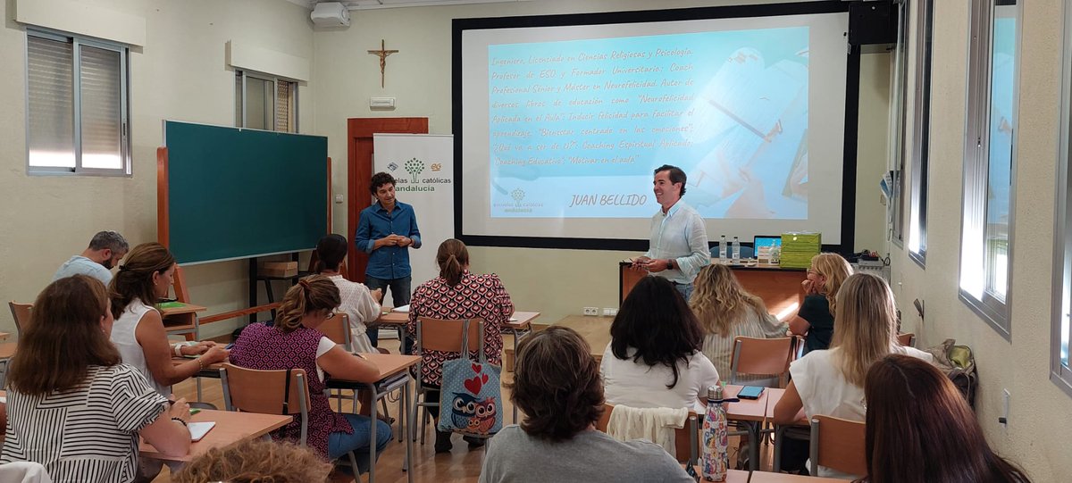 EC_Andalucia's tweet photo. 👉 @juanbellid imparte en Sevilla el curso 'Cuidado y convivencia'.
‼️ El ponente ofreció claves para ayudar a los alumnos a identificar situaciones de riesgo y cuidar su desarrollo emocional.
🤗 Gracias al Colegio Santa Ana por cedernos sus instalaciones.
▶️ Colabora: @Edelvives https://t.co/TiHzXSRyat