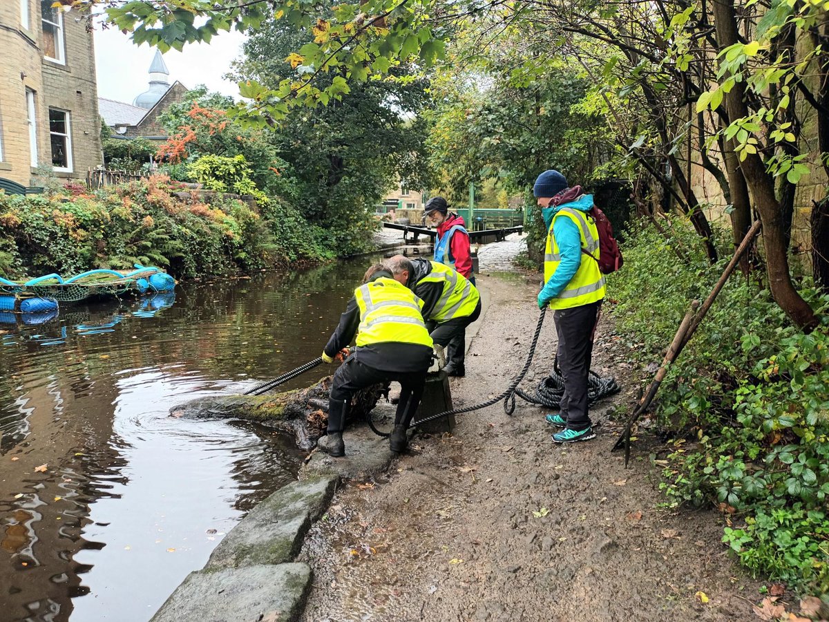 Calderdale Community Protection Team (@cmbc_cpt) on Twitter photo Partnership working <a href="/Calderdale/">Calderdale Council</a> Neighbourhood team, Cllr Tremayne & <a href="/WestYorksPolice/">West Yorkshire Police</a> Neighbourhood Officer PCSO Evans join community volunteers with the Canal & River Trust to clear vegetation & litter from the canal in the centre of Todmorden as part of #DaysOfActionCdale Partnership working <a href="/Calderdale/">Calderdale Council</a> Neighbourhood team, Cllr Tremayne & <a href="/WestYorksPolice/">West Yorkshire Police</a> Neighbourhood Officer PCSO Evans join community volunteers with the Canal & River Trust to clear vegetation & litter from the canal in the centre of Todmorden as part of #DaysOfActionCdale