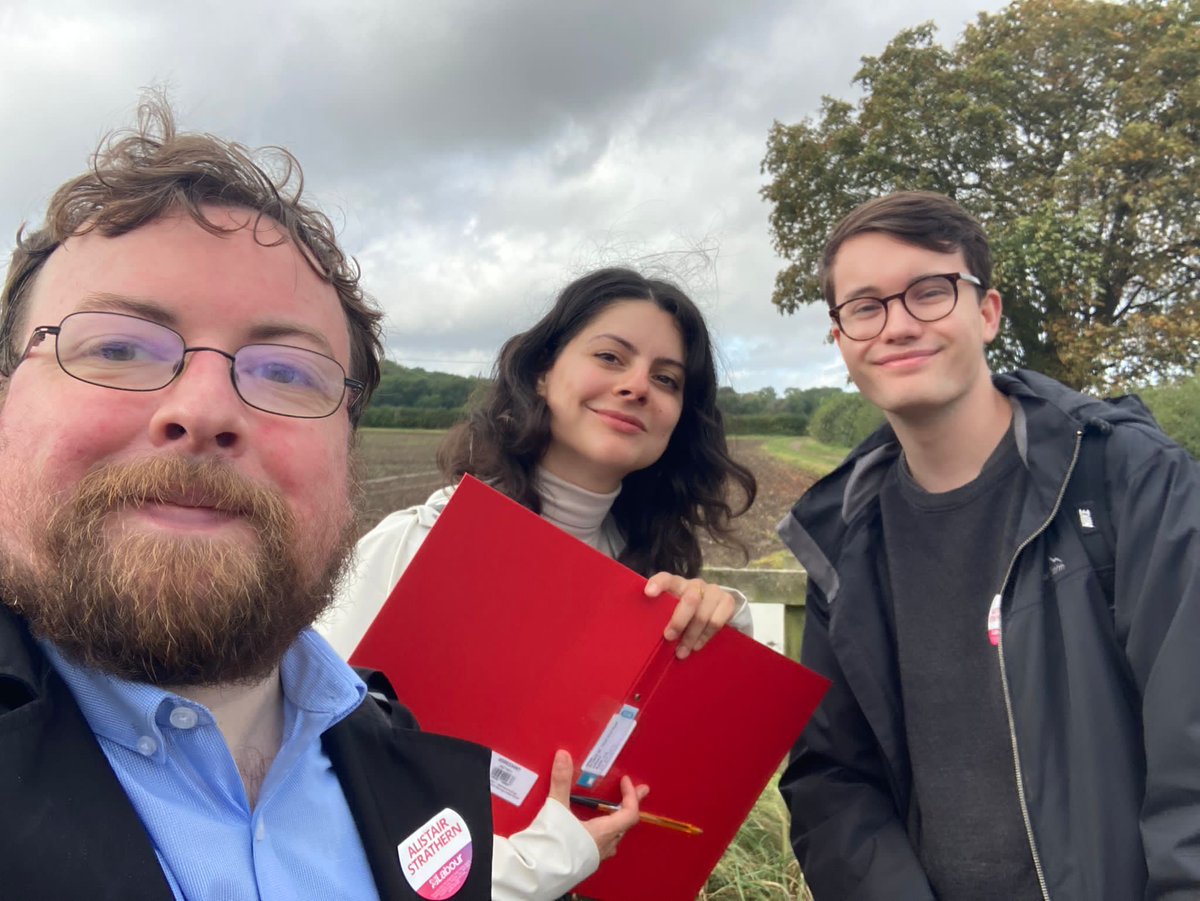 Out in Mid Beds getting out the vote for @alistrathern. 
Lots of positive conversations, and many people saying they are voting Labour for the first time!
#VoteLabour
#MidBeds #Labour