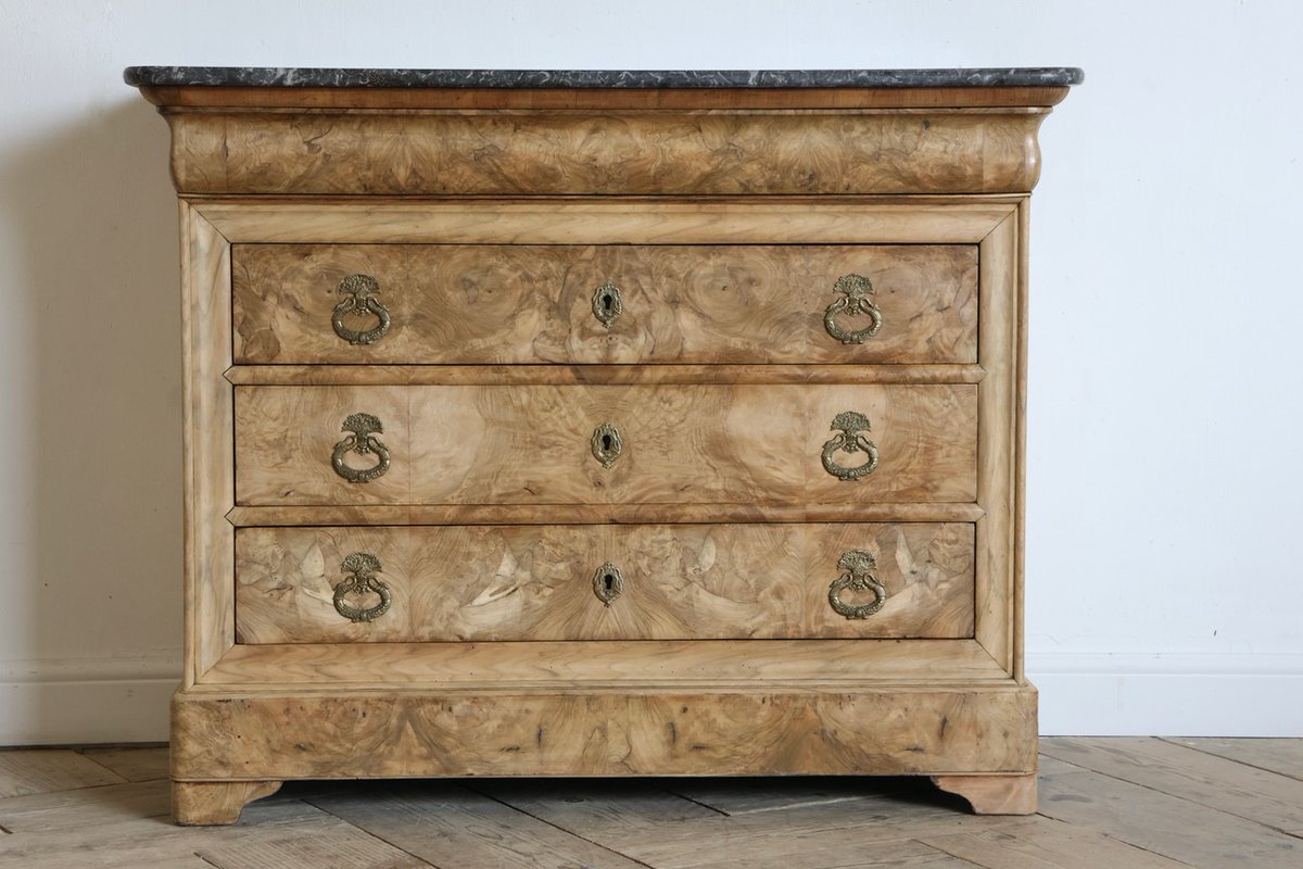BrownriggUK's tweet photo. 19th Century French Bleached Walnut Commode
https://t.co/JrUYp6Ty8K
#walnutcommode #antiquecommode #antiquefurniture #interiordesign #decor https://t.co/DG78pdtWC8