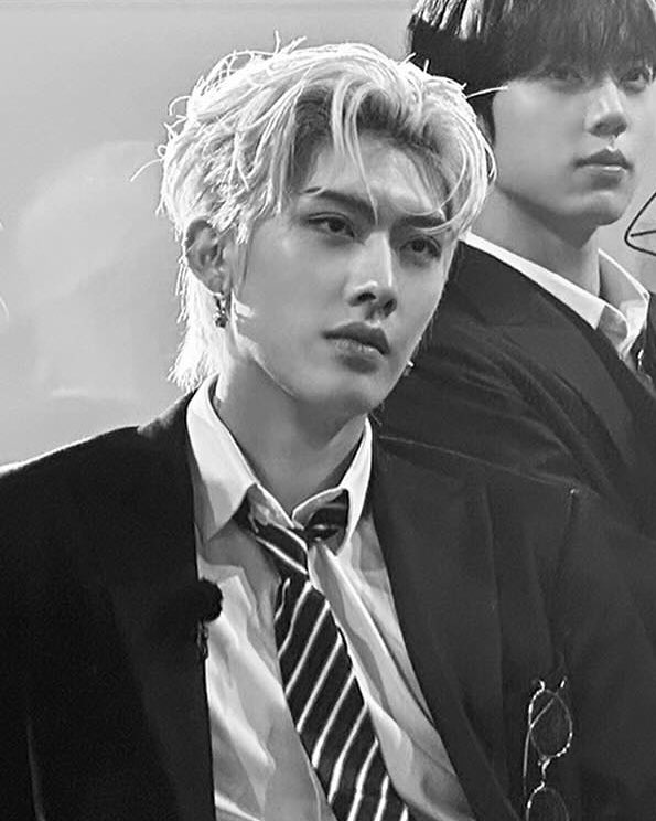 haeshion's tweet photo. he looks so majestic https://t.co/JKdFxOd7m1