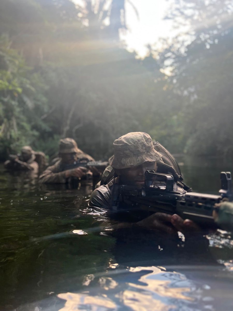 @ColdstreamGds continue to master the #basics in the jungles of #Belize 🇧🇿 on Ex MAYAN WARRIOR. “The jungle did not tolerate frailty of body or mind. Show your weakness and it would consume you without hesitation…”