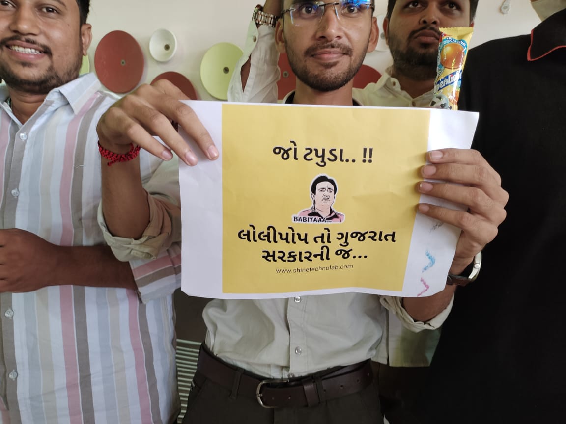 ફિક્સ પગારના ૩૦% નાં વધારાની લોલીપોપ ની ફિક્સ પગારના કર્મચારીઓ દ્વારા જૂના તથા નવા સચિવાલય ખાતે વિરોધ કરવામાં આવ્યો ફિક્સ પગારના કર્મચારીઓની એક જ માંગ ફિક્સ પગારની શોષિત નીતિ નાબૂદ કરવામાં આવે. #Remove_Fix_Pay_Gujarat
<a href="/irushikeshpatel/">Rushikesh Patel</a>
<a href="/Bhupendrapbjp/">Bhupendra Patel</a>
<a href="/kuberdindor/">Dr. Kuber Dindor</a>
<a href="/Vivekdoza/">Vivekk Oza</a>