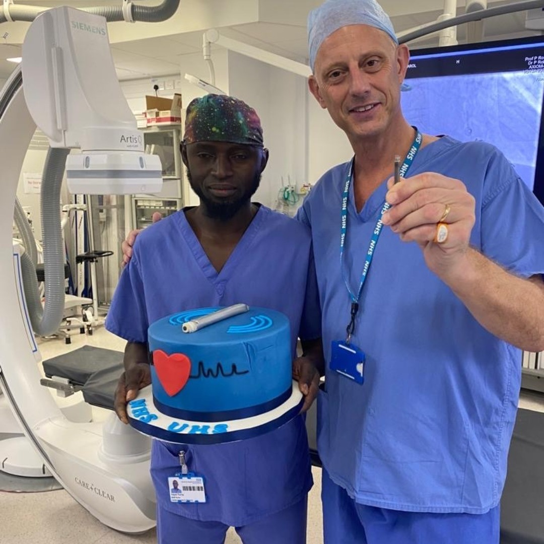 🎉 Exciting news at UHS 🏥 Our heart experts have achieved a remarkable milestone in the world of cardiology.❤️

We're proud to be among the first in the UK to implant the ground breaking Aveir VR leadless pacemaker - no larger than a pen lid!

This tiny device, only 38mm.. (1/2)
