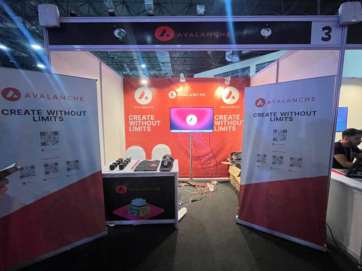 Avalanche_In's tweet image. Seeing developers&apos; enthusiasm for exploring and building technology at #Unfold2023 is incredible.

Visit #Avalanche team at Booth 6 and get some cool swag!