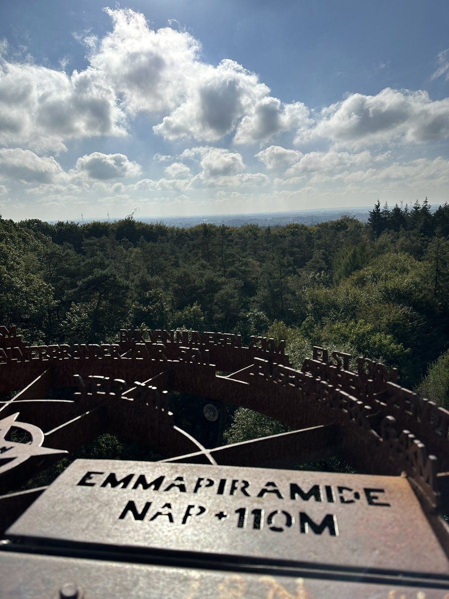 Met rugzak de toren oprennend, het resultaat na 7 maanden: 4x p.wk kracht &amp; uithoudingsvermogen, bodybalans en dagelijkse koudetraining #lifestyle #metvollezin