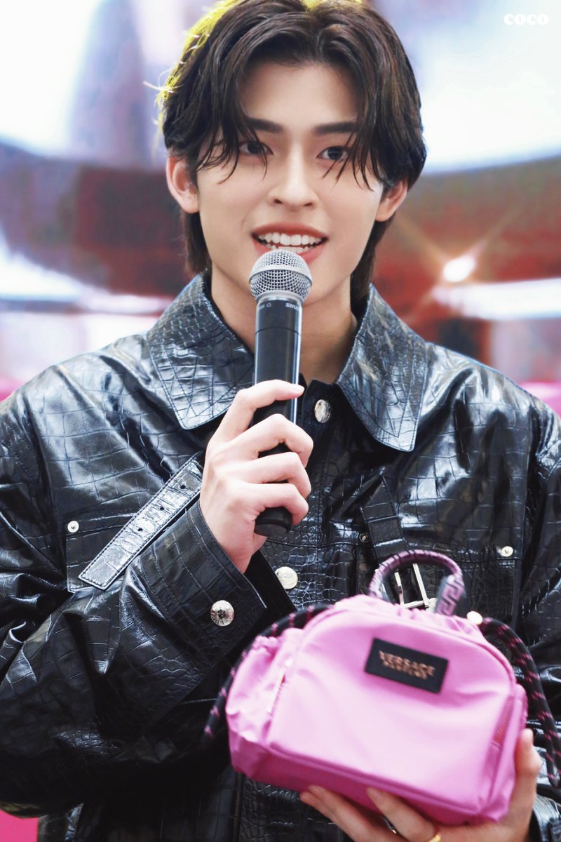 coco_covv's tweet photo. 231019

🎀🐻

Versace x Pond

@ppnaravit #ppnaravit 
#DylanPurplexPond
#VersaceHolidayFragrance https://t.co/r9EeOgYGlX