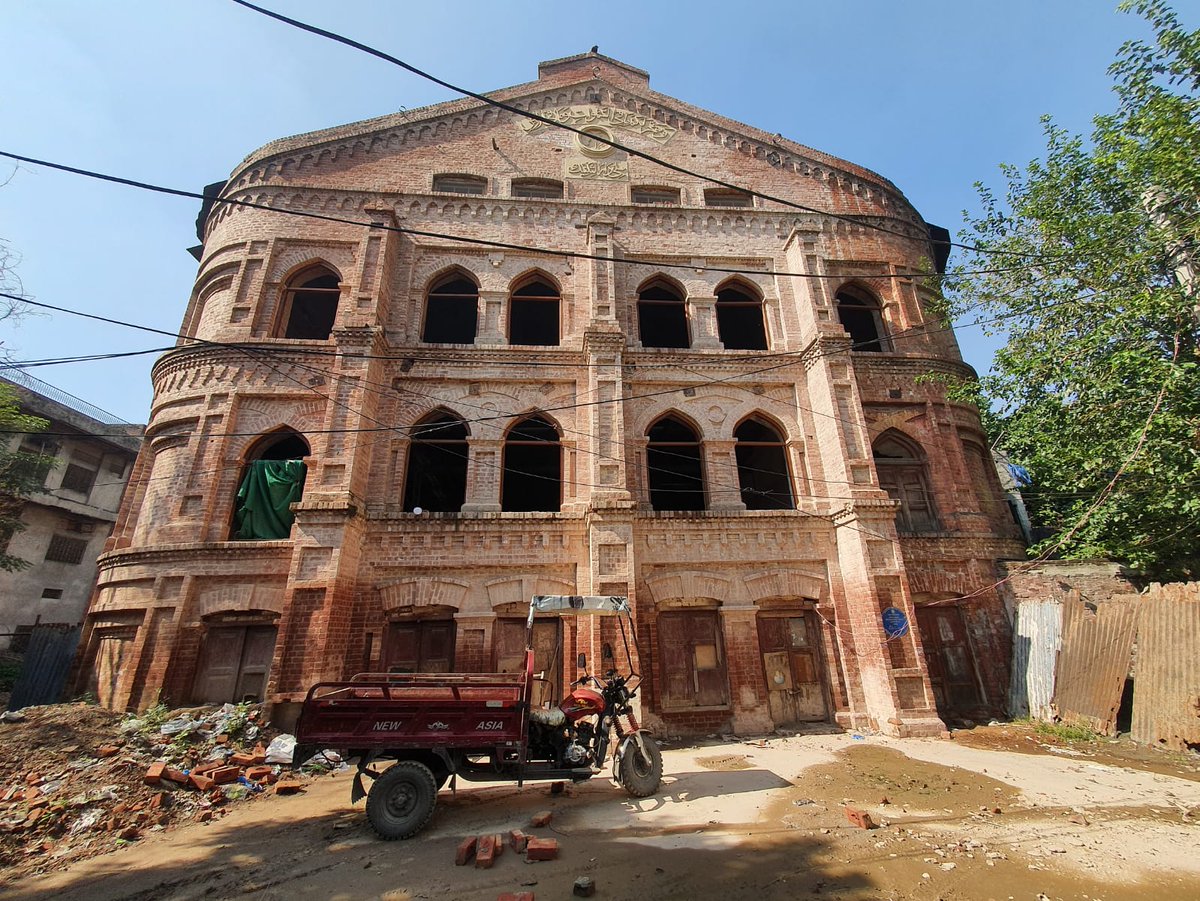 Ongoing conservation work of Bradlaugh Hall by WCLA. #wcla @CS_Punjab @commissionerlhr @MinisterInfoPb @Pakistaninpics @GovtofPunjabPK @Amazing_pk @dailytimespak @ARYNEWSOFFICIAL @DgprPunjab