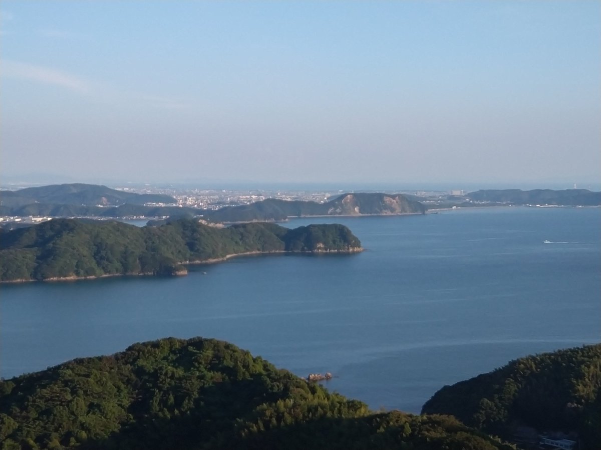 NakaneZen's tweet photo. 阿南市の旅館の朝の眺めです。瀬戸内海最高です。 https://t.co/EHlb311WEm
