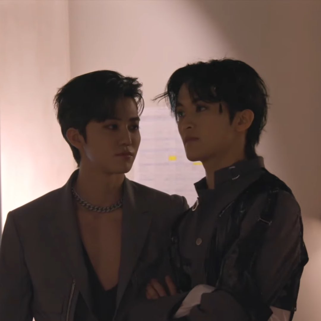 李J tweet media